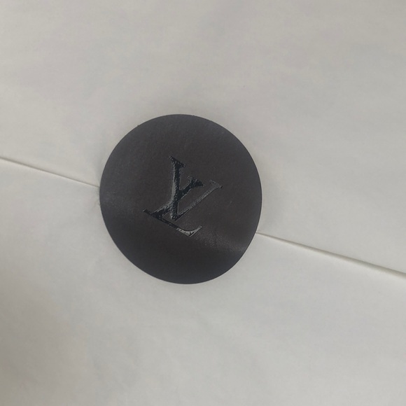 Louis Vuitton empty brown boxes with LV ribbon, LV tissue paper, LV care booklet - Picture 6 of 9